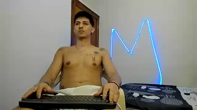 Snapshot of MasterSEX420 chatting on November 22, 2025, 8:51 pm MasterSEX420 online show from November 22, 2025, 8:51 pm