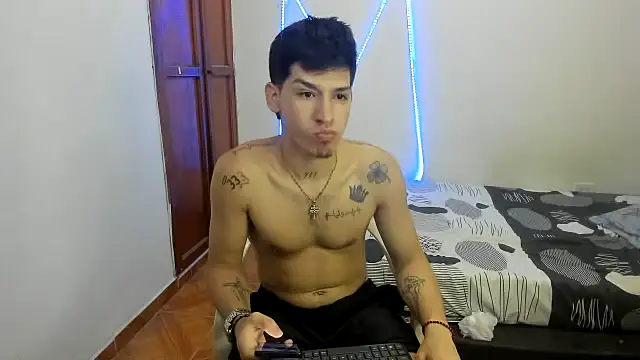 Snapshot of MasterSEX420 chatting on November 10, 2025, 2:33 pm MasterSEX420 online show from November 10, 2025, 2:33 pm