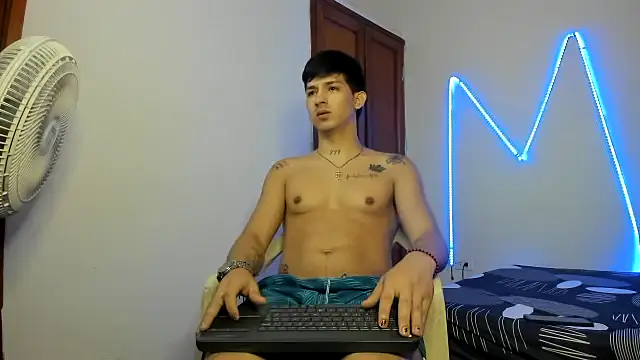 Snapshot of MasterSEX420 chatting on November 18, 2025, 12:52 pm MasterSEX420 online show from November 18, 2025, 12:52 pm