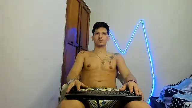 Snapshot of MasterSEX420 chatting on November 27, 2025, 12:33 am MasterSEX420 online show from November 27, 2025, 12:33 am