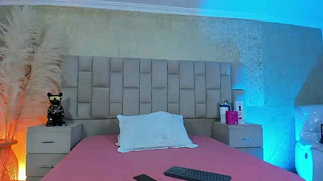 Snapshot of EmmaTorres_ chatting on January 16, 2026, 11:09 pm EmmaTorres online show from January 16, 2026, 11:09 pm