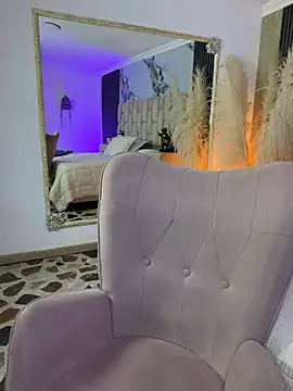 EmmaTorres  online show from April 4, 2026, 8:26 pm