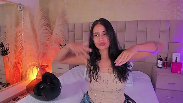 Snapshot of EmmaTorres_ chatting on January 11, 2026, 8:27 pm EmmaTorres online show from January 11, 2026, 8:27 pm