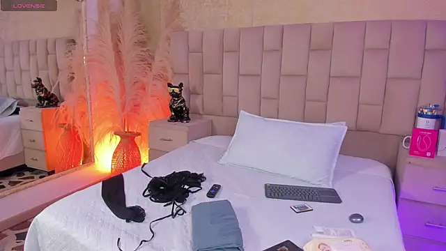 Snapshot of EmmaTorres_ chatting on January 12, 2026, 9:52 pm EmmaTorres online show from January 12, 2026, 9:52 pm