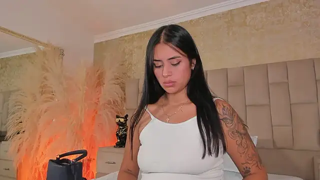 Snapshot of EmmaTorres_ chatting on January 14, 2026, 9:07 pm EmmaTorres online show from January 14, 2026, 9:07 pm