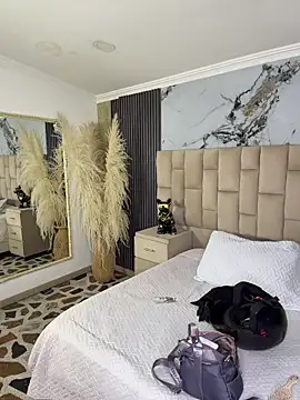 Snapshot of EmmaTorres_ chatting on February 5, 2026, 9:10 pm EmmaTorres online show from February 5, 2026, 9:10 pm