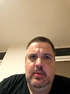 Snapshot of Ronny2510 chatting on April 21, 2026, 7:42 pm Ronny2510 online show from April 21, 2026, 7:42 pm