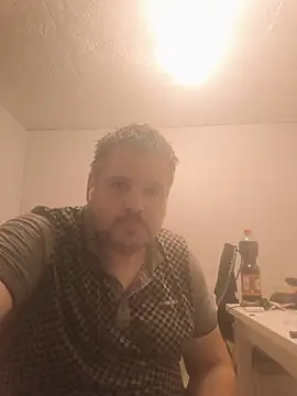 Snapshot of Ronny2510 chatting on July 6, 2026, 7:27 pm Ronny2510 online show from July 6, 2026, 7:27 pm