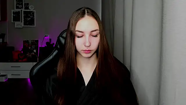 Snapshot of Sm0ly chatting on April 1, 2026, 2:35 am Sm0ly online show from April 1, 2026, 2:35 am