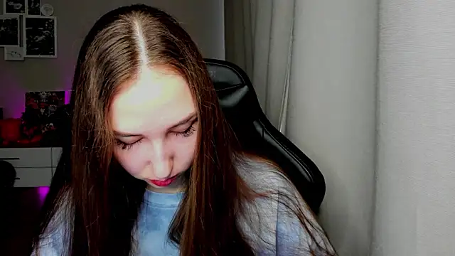 Sm0ly online show from May 31, 2026, 3:23 am