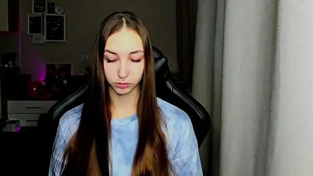 Snapshot of Sm0ly chatting on December 4, 2025, 2:54 am Sm0ly online show from December 4, 2025, 2:54 am