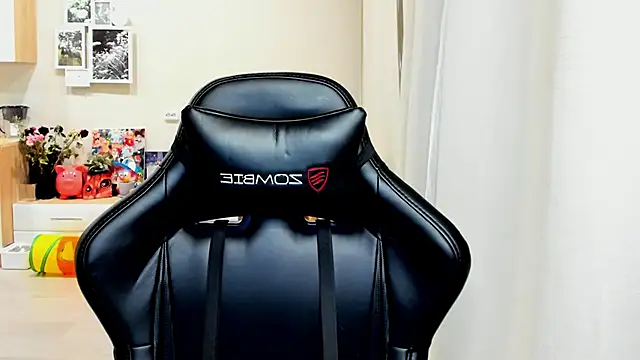 Snapshot of Sm0ly chatting on October 25, 2025, 1:38 am Sm0ly online show from October 25, 2025, 1:38 am