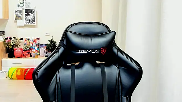 Snapshot of Sm0ly chatting on October 27, 2025, 12:44 am Sm0ly online show from October 27, 2025, 12:44 am