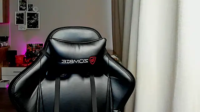 Snapshot of Sm0ly chatting on November 8, 2025, 3:32 am Sm0ly online show from November 8, 2025, 3:32 am