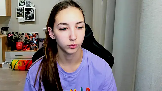 Snapshot of Sm0ly chatting on October 24, 2025, 1:37 am Sm0ly online show from October 24, 2025, 1:37 am