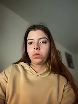 Snapshot of Cloew_Marz chatting on October 31, 2025, 8:27 pm Cloew Marz online show from October 31, 2025, 8:27 pm