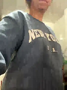 Snapshot of Cloew_Marz chatting on January 15, 2026, 4:32 pm Cloew Marz online show from January 15, 2026, 4:32 pm