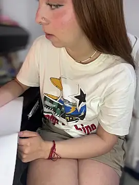 Snapshot of Cloew_Marz chatting on October 27, 2025, 9:27 pm Cloew Marz online show from October 27, 2025, 9:27 pm