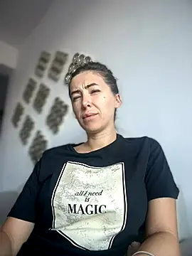 RaquelleDevon online show from October 28, 2025, 11:20 am