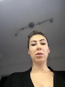 Snapshot of RaquelleDevon chatting on January 15, 2026, 6:06 am RaquelleDevon online show from January 15, 2026, 6:06 am