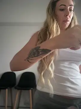 Snapshot of RaquelleDevon chatting on February 11, 2026, 6:24 am RaquelleDevon online show from February 11, 2026, 6:24 am