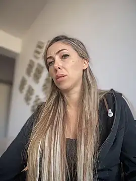 RaquelleDevon online show from March 7, 2026, 12:43 pm