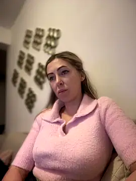 Snapshot of RaquelleDevon chatting on January 8, 2026, 3:51 pm RaquelleDevon online show from January 8, 2026, 3:51 pm