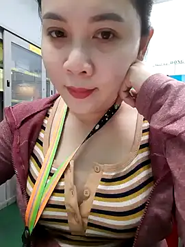 Snapshot of Benlla2802 chatting on December 16, 2024, 3:43 pm Benlla2802 online show from December 16, 2024, 3:43 pm