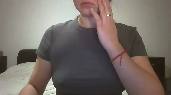 Snapshot of VanesaJewelz chatting on March 7, 2025, 8:33 pm VanesaJewelz online show from March 7, 2025, 8:33 pm