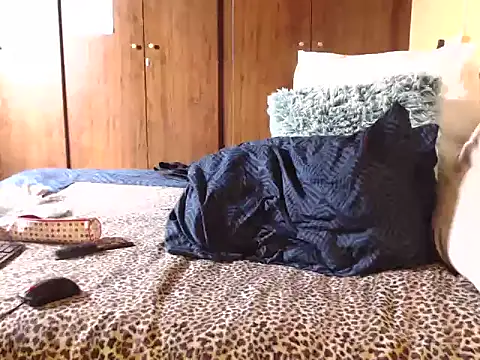 LONGBLKCLIT36 online show from April 11, 2026, 11:03 am