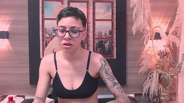 Cutie Shy  online show from December 19, 2025, 1:57 pm