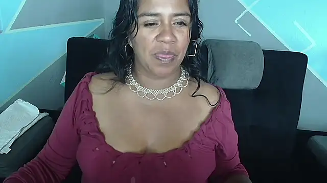 Snapshot of saggil23 chatting on October 27, 2025, 5:25 pm saggil23 online show from October 27, 2025, 5:25 pm