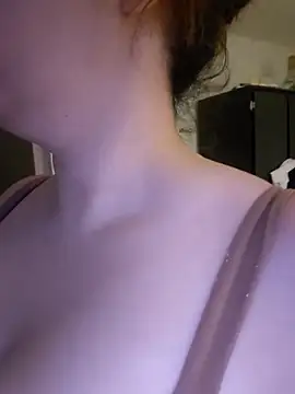 lolitalamasbonita01 online show from April 19, 2026, 9:39 pm