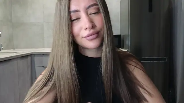 Snapshot of Cinderella____ chatting on February 25, 2025, 5:51 pm Cinderella online show from February 25, 2025, 5:51 pm