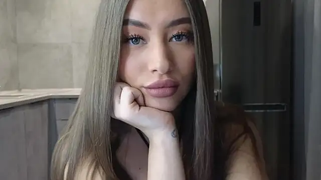 Snapshot of Cinderella____ chatting on February 5, 2025, 6:48 pm Cinderella online show from February 5, 2025, 6:48 pm