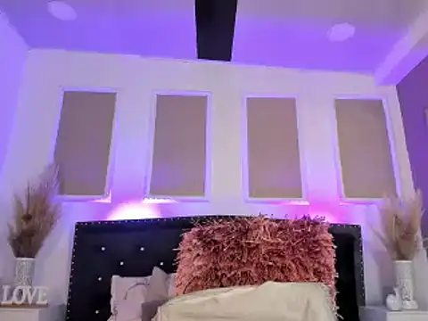 Snapshot of queen_satin chatting on December 3, 2024, 10:23 am queen satin online show from December 3, 2024, 10:23 am