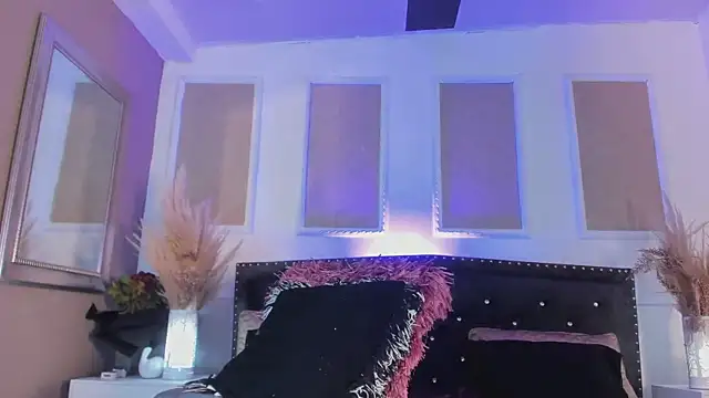 Snapshot of queen_satin chatting on March 15, 2025, 12:13 pm queen satin online show from March 15, 2025, 12:13 pm