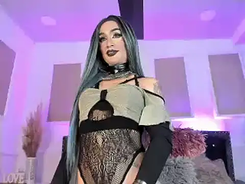 Snapshot of queen_satin chatting on December 28, 2024, 12:13 pm queen satin online show from December 28, 2024, 12:13 pm