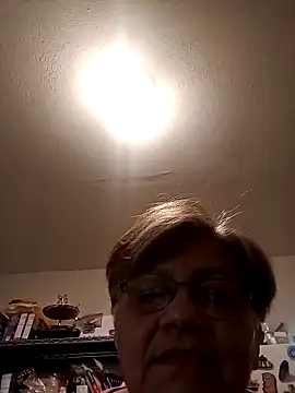 Madrastrahot69 online show from February 18, 2026, 8:49 pm