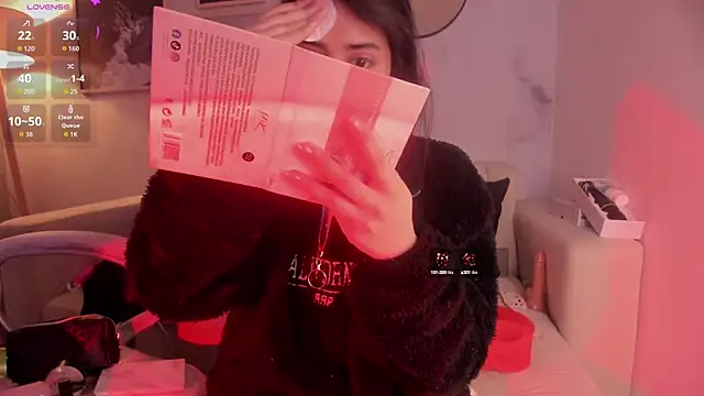 lara madisson online show from September 21, 2025, 5:45 am