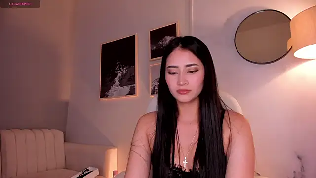 Snapshot of lara_madisson chatting on June 4, 2026, 5:01 am lara madisson online show from June 4, 2026, 5:01 am