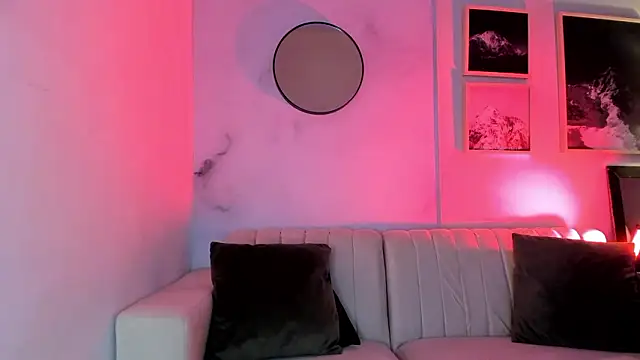 Snapshot of lara_madisson chatting on February 4, 2026, 5:02 am lara madisson online show from February 4, 2026, 5:02 am