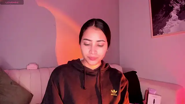 Snapshot of lara_madisson chatting on May 3, 2026, 5:34 am lara madisson online show from May 3, 2026, 5:34 am