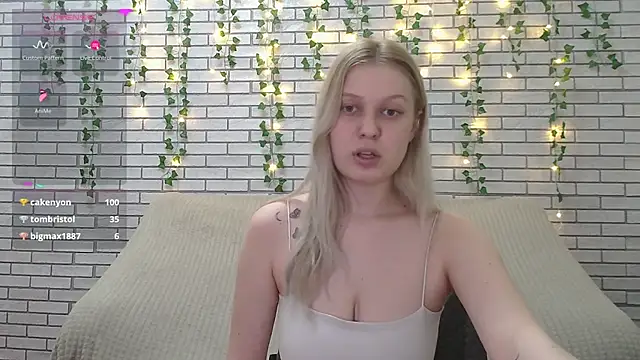 Snapshot of EmiliaDuchess chatting on February 13, 2025, 1:05 pm EmiliaDuchess online show from February 13, 2025, 1:05 pm