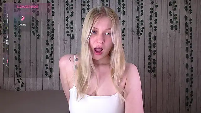 Snapshot of EmiliaDuchess chatting on December 20, 2025, 12:19 pm EmiliaDuchess online show from December 20, 2025, 12:19 pm