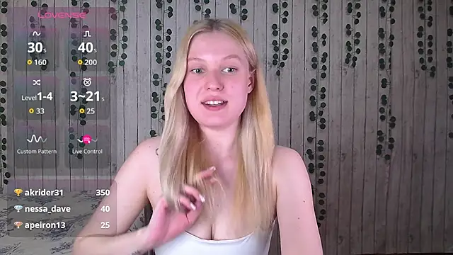 Snapshot of EmiliaDuchess chatting on November 22, 2025, 4:28 pm EmiliaDuchess online show from November 22, 2025, 4:28 pm