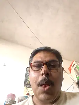 Snapshot of Srmotrs chatting on October 23, 2025, 6:56 am Srmotrs online show from October 23, 2025, 6:56 am