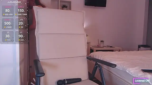 AdeleLovely online show from December 3, 2025, 6:14 am