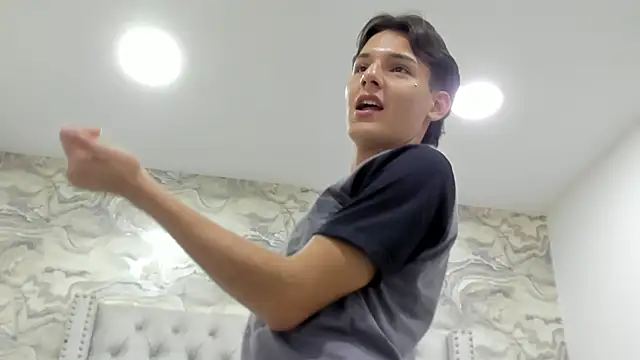 Snapshot of Kev_jenner chatting on September 25, 2025, 9:43 pm Kev jenner online show from September 25, 2025, 9:43 pm