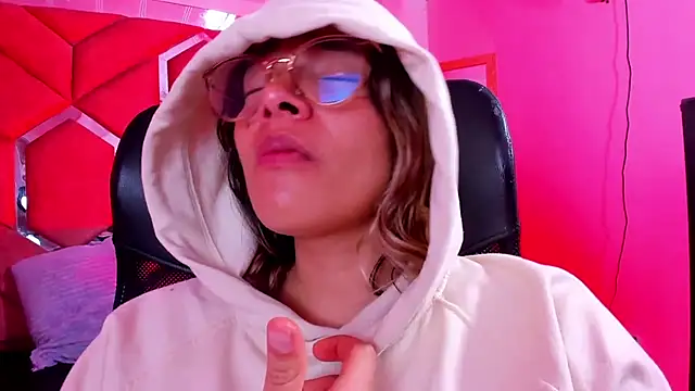 Snapshot of Olivia_Fox69 chatting on May 11, 2026, 2:46 am Olivia Fox69 online show from May 11, 2026, 2:46 am